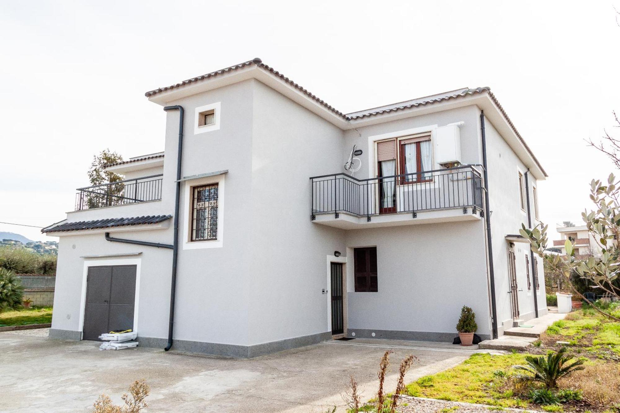 A Casa Di Marco Guesthouse - Apt Di Ciampino E Stazione Per Roma มารีโน ภายนอก รูปภาพ