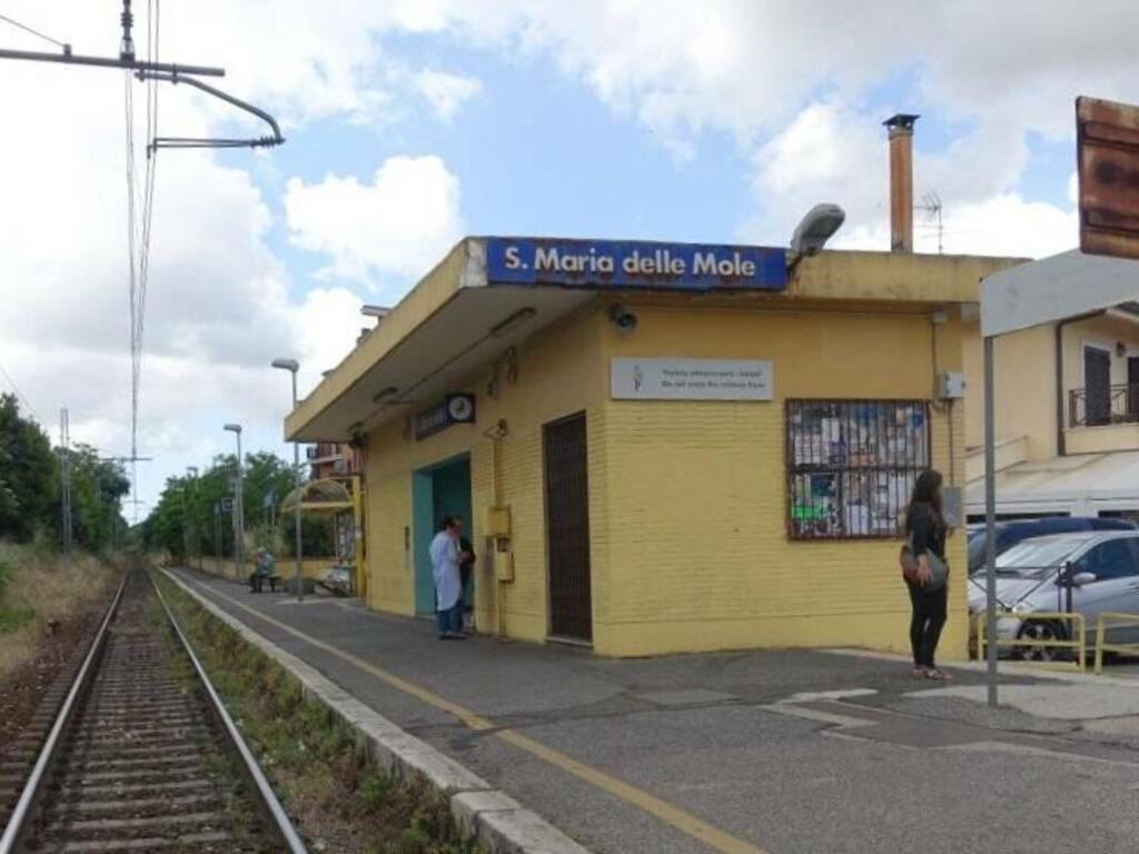 A Casa Di Marco Guesthouse - Apt Di Ciampino E Stazione Per Roma มารีโน ภายนอก รูปภาพ